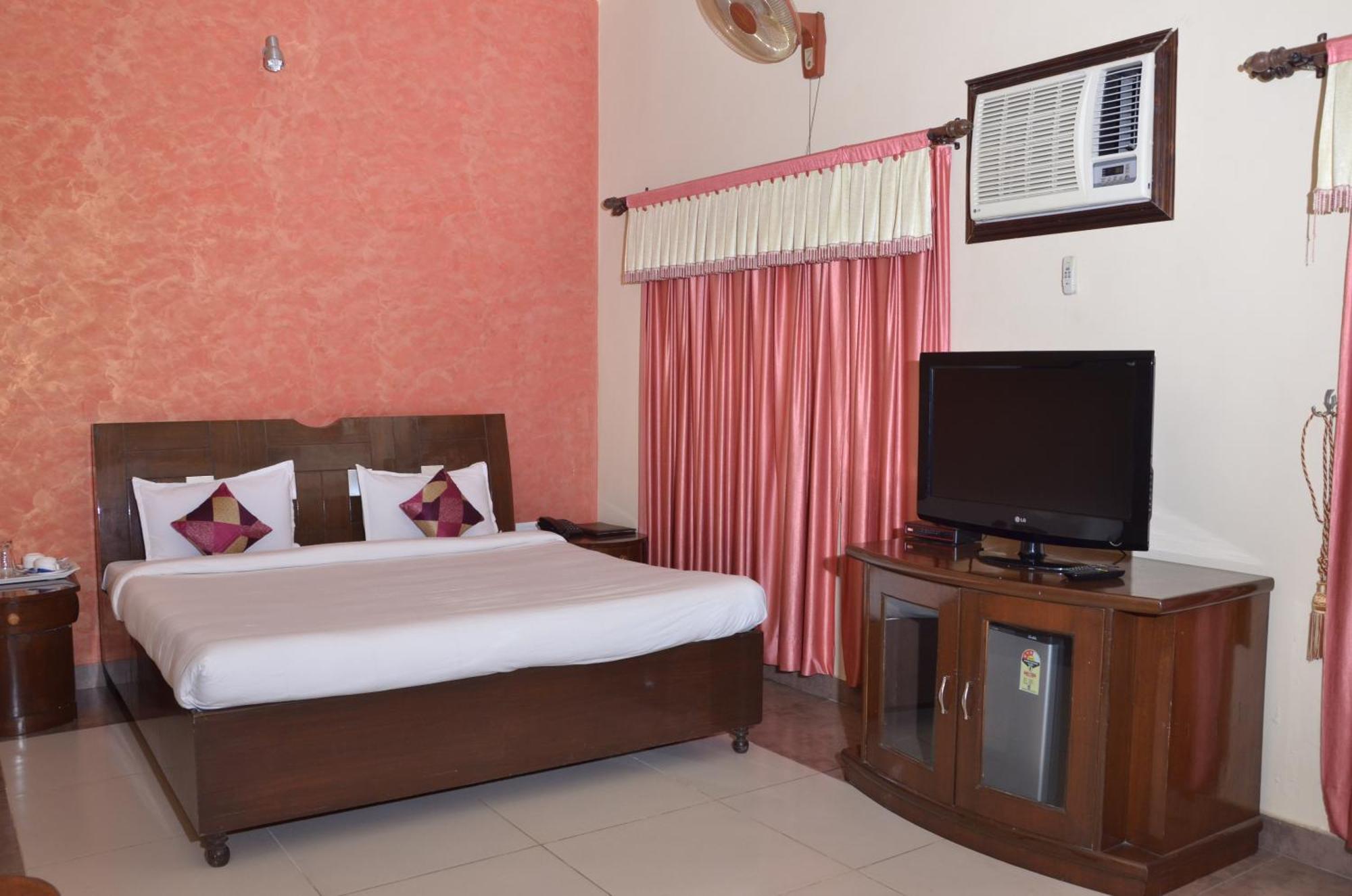 Kangs Nirvana Resorts And Spa Mahalpur Buitenkant foto