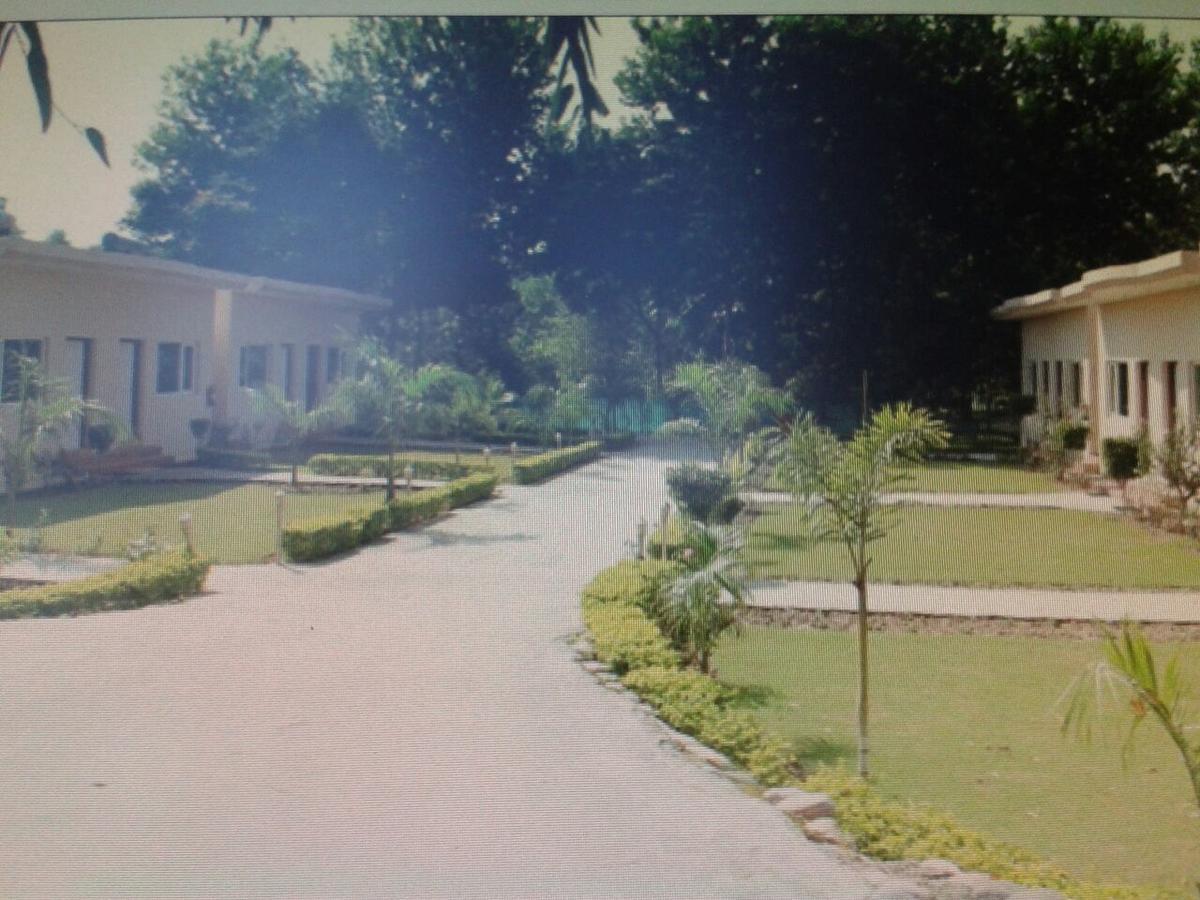 Kangs Nirvana Resorts And Spa Mahalpur Buitenkant foto